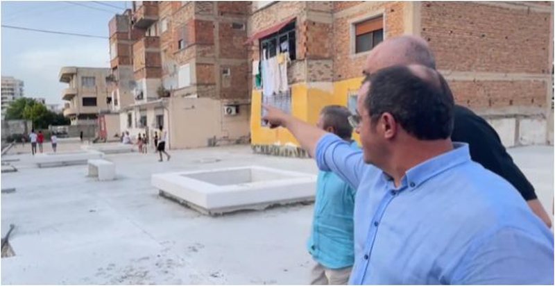 VIDEO/ Damian Gjiknuri shfaqet krah Ramës në Vlorë i shqetësuar! Dikush i tërheq vëmendjen: Ore po ai çfarë ka, pse rri aty?!