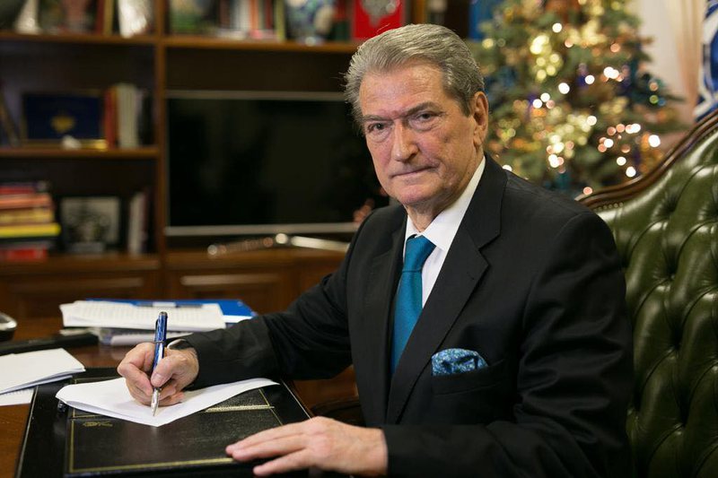 Berisha në panik të thellë nga amerikanët! Kërcënon se do të nxjerrë të dhënat e operacioneve sekrete të SHBA në Shqipëri Berisha në panik të thellë nga amerikanët! Kërcënon se do të nxjerrë të dhënat e operacioneve sekrete të SHBA në Shqipëri