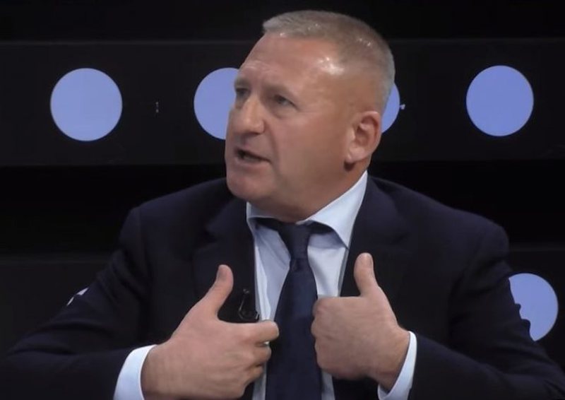 Nard Ndoka tani edhe shoferi më i “mirë” në Shqipëri: S’kam marrë kurrë gjobë! Tre djemtë e mi s’kanë makinë, le ta blejnë vet Nard Ndoka tani edhe shoferi më i “mirë” në Shqipëri: S’kam marrë kurrë gjobë! Tre djemtë e mi s’kanë makinë, le ta blejnë vet