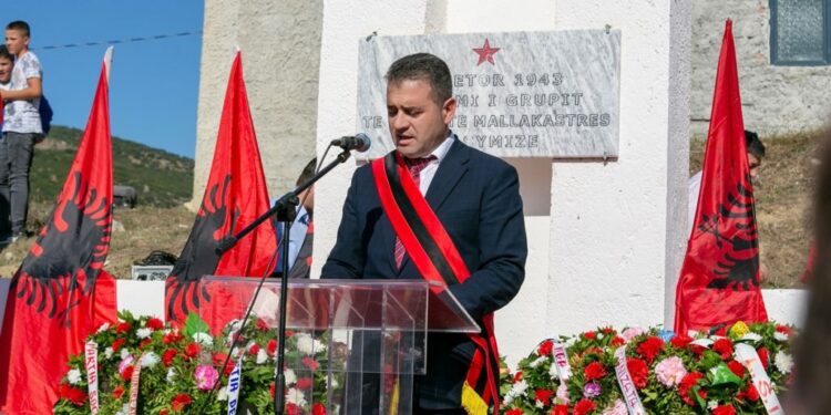 “E kuptoni çfarë turpi është”?! Kryebashkiaku socialit rezultoi i dënuar në Greqi për sherr me pronarin që nuk e paguante, shpërthen Erion Braçe dhe plas skandalin për opozitën: Kanë mes tyre një hajdut makinash… “E kuptoni çfarë turpi është”?! Kryebashkiaku socialit rezultoi i dënuar në Greqi për sherr me pronarin që nuk e paguante, shpërthen Erion Braçe dhe plas skandalin për opozitën: Kanë mes tyre një hajdut makinash…