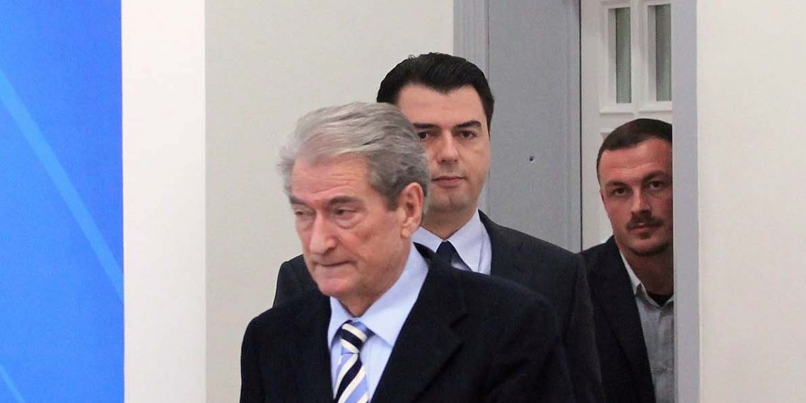 “Berisha i ka dyert e mbyllura, jam kurioz të shoh se si do ta shesë Basha” “Berisha i ka dyert e mbyllura, jam kurioz të shoh se si do ta shesë Basha”