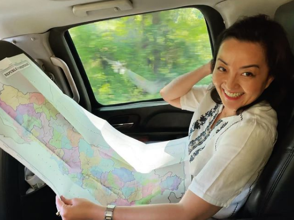 Surpriza e këndshme e Yuri Kim, çfarë po bënë ambasadorja me hartën e Shqipërisë