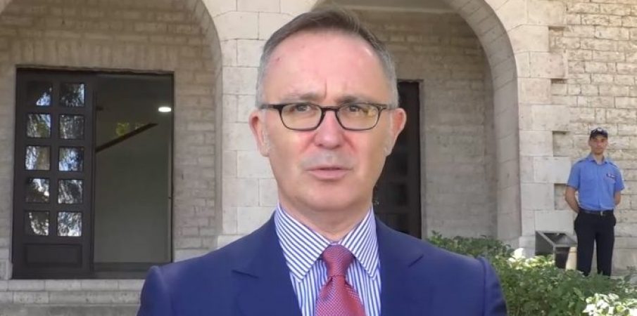 Ambasadori italian i kërkon shtypit shqiptar i revoltuar: Mos e krahasoni Elbasanin me Palermon Ambasadori italian i kërkon shtypit shqiptar i revoltuar: Mos e krahasoni Elbasanin me Palermon