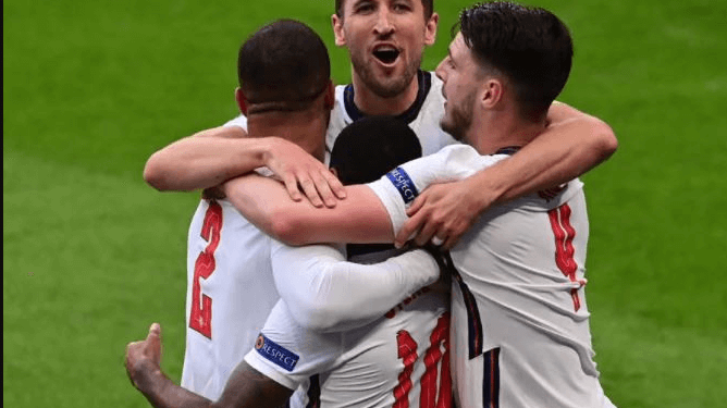 Anglia tregohet cinike ndaj Çekisë, “3 luanët” i ‘përtypin’ me Stërling. Kroacia ‘hipotekon’ kualifikimin me perlën e Modriç (Video) Anglia tregohet cinike ndaj Çekisë, “3 luanët” i ‘përtypin’ me Stërling. Kroacia ‘hipotekon’ kualifikimin me perlën e Modriç (Video)