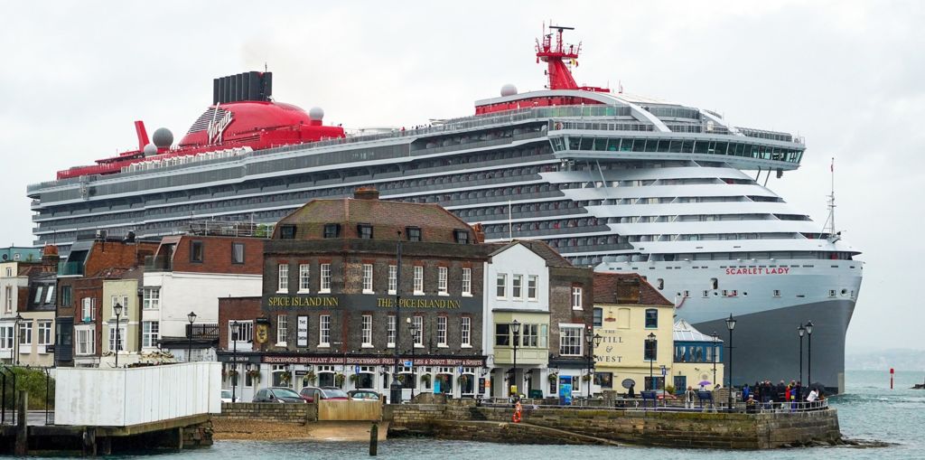 Më e madhe anija sesa porti, “qyteza lundruese” ku lejohet hyrja vetëm për personat mbi 18 vjeç Më e madhe anija sesa porti, “qyteza lundruese” ku lejohet hyrja vetëm për personat mbi 18 vjeç