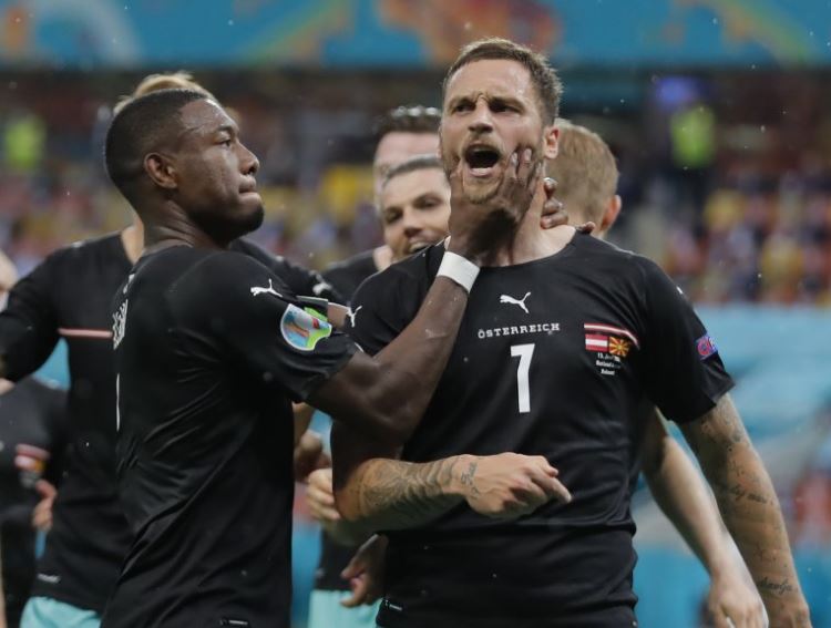 “Të fala mamit” dhe flamuri i UÇK-së i shpalosur, shqiptarët marrin hak ndaj Arnautovic “Të fala mamit” dhe flamuri i UÇK-së i shpalosur, shqiptarët marrin hak ndaj Arnautovic