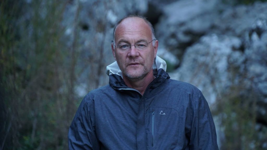 Pronarët e fabrikës së gurores rrahin me grushta Auron Taren dhe banorët e zonës Pronarët e fabrikës së gurores rrahin me grushta Auron Taren dhe banorët e zonës