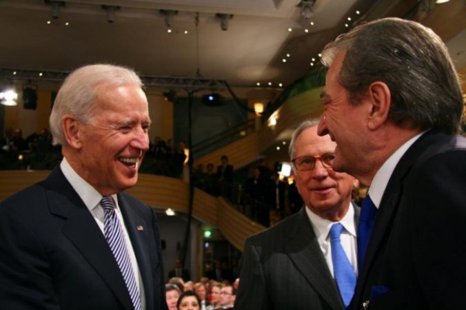 Këto janë arsyet pse urdhri i Joe Biden duket si i kopsitur posaçërisht për Shqipërinë Këto janë arsyet pse urdhri i Joe Biden duket si i kopsitur posaçërisht për Shqipërinë