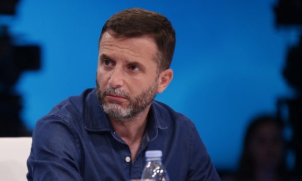 Braçe: Këta që lehnin si qentë e mbronin një hajdut, sot kërkojnë dënimin e një punëtori që i mohuan rrogën në Greqi Braçe: Këta që lehnin si qentë e mbronin një hajdut, sot kërkojnë dënimin e një punëtori që i mohuan rrogën në Greqi