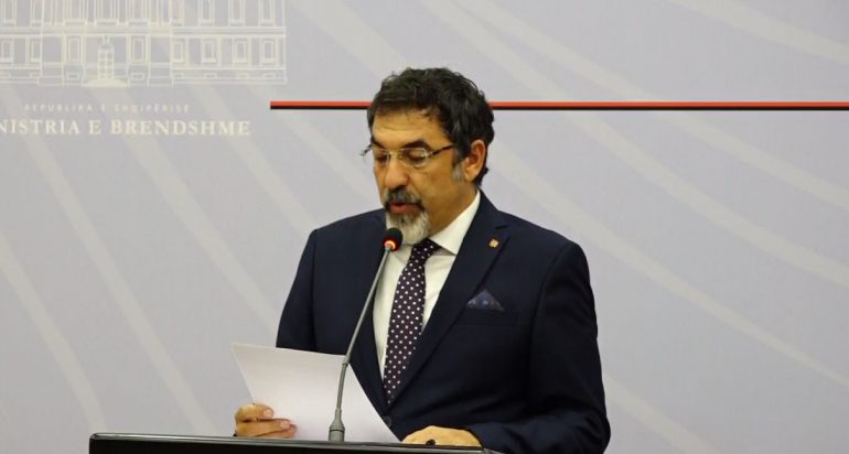 Aksidenti tragjik në Vlorë dhe sherri me 4 të vdekur në Velipojë, Ministri Çuçi deklaratë për mediat