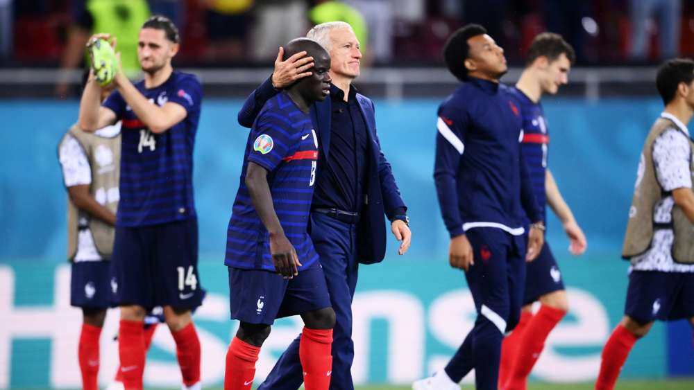 Zbulohet arsyeja pse humbi Franca? Trajneri nuk u lejoi futbollistët që të kryenin marrëdhënie me parterin