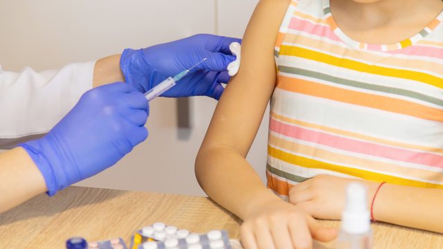 Pritet të marrë vendimin së shpejti, Komiteti i imunizimit do të kërkoj vaksinimin e fëmijëve para shtatorit