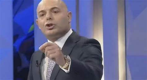 Debat i nxehtë mes Fevziut dhe Rakipllarit: Shqiptarët nuk janë dele! Kjo që thoni është e turpshme, more vesh Debat i nxehtë mes Fevziut dhe Rakipllarit: Shqiptarët nuk janë dele! Kjo që thoni është e turpshme, more vesh