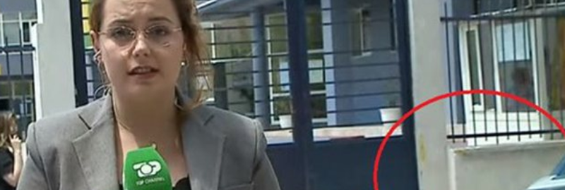 VIDEO/ Po raportonte “Live”, shoferja prish lidhjen e gazetares së “Top Channel” dhe tenton t’i parkoj tek këmbët