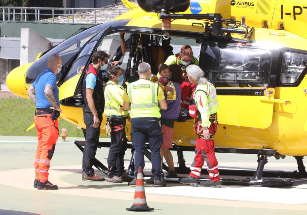 Papritur hero, shkoi për të raportuar ngjarjen, gazetari gjen djaloshin 2-vjeçar që kishte humbur Papritur hero, shkoi për të raportuar ngjarjen, gazetari gjen djaloshin 2-vjeçar që kishte humbur