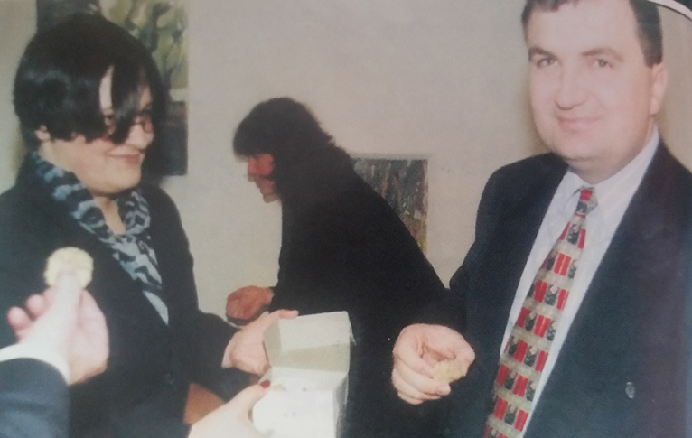 Vilat në bregdet, llogaritë e majme bankare, shkollimi i fëmijëve në Londër: Ja si Meta-Kryemadhi u bënë nga “brekë grisur në gen” milionerë “7501”… gjatë 30 viteve në politikë!