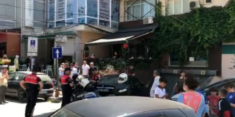 Atentati tek Ish-ekspozita, zbardhet emri i viktimës që u qëllua brenda në lokal Atentati tek Ish-ekspozita, zbardhet emri i viktimës që u qëllua brenda në lokal