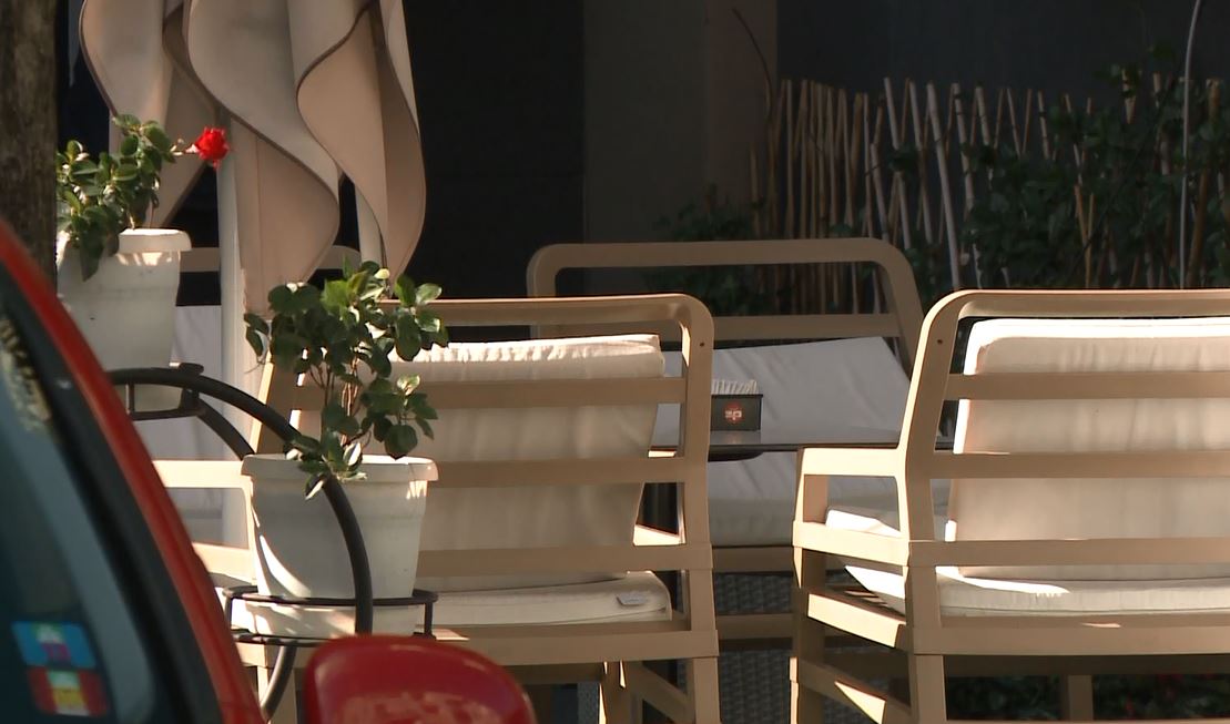 Lajmi i fundit/ Vrasje tek ish-ekspozita në Tiranë, plagoset ish-prokurori i “21 Janarit” Adriatik Cama Lajmi i fundit/ Vrasje tek ish-ekspozita në Tiranë, plagoset ish-prokurori i “21 Janarit” Adriatik Cama