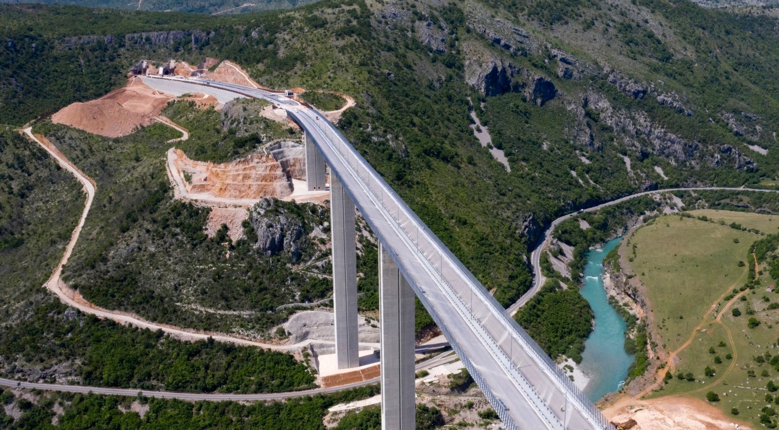 Rruga që ‘po fundos’ Malin e Zi Rruga që ‘po fundos’ Malin e Zi