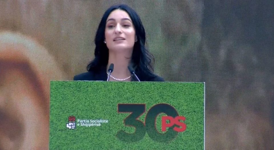 Përkujtohet Bashkim Fino në Kongresin e PS! E bija i bashkohet PS-së: Kemi pasur vetëm një konflikt, fitoi ai