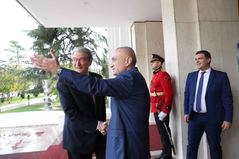 Rama sulmon Metën dhe Berishën: Presidenti është fatkeqësi natyrore, ish-kryeministri politikan i vdekur! Jam kundër zgjedhjes së kreut të shtetit nga populli Rama sulmon Metën dhe Berishën: Presidenti është fatkeqësi natyrore, ish-kryeministri politikan i vdekur! Jam kundër zgjedhjes së kreut të shtetit nga populli