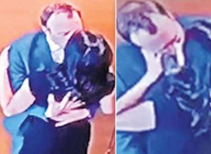 U kap në momente intime, publikohet për herë të parë VIDEO +18 e Ministrit që i hidhet në qafë sekretares U kap në momente intime, publikohet për herë të parë VIDEO +18 e Ministrit që i hidhet në qafë sekretares