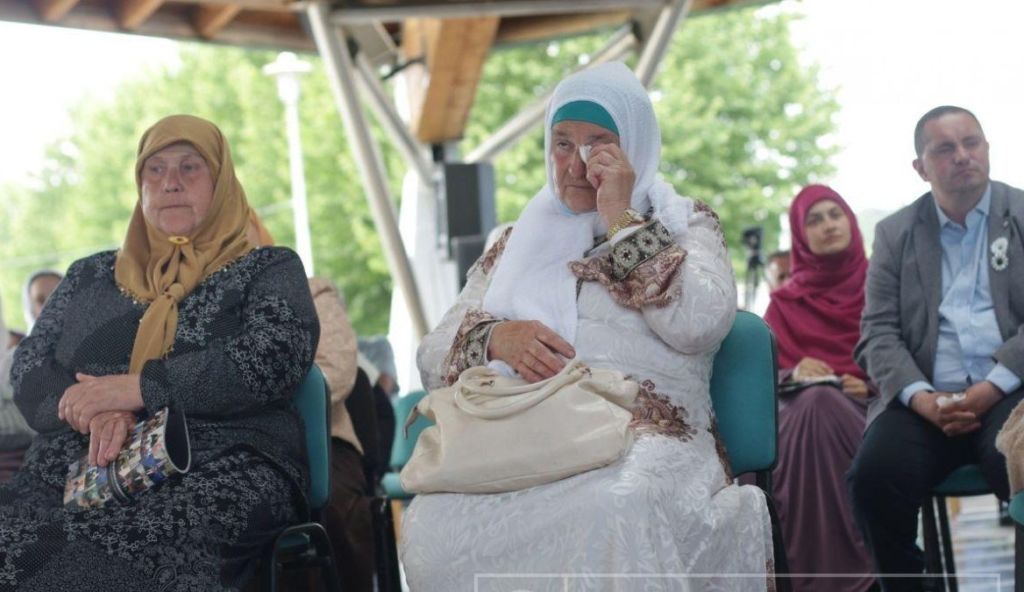 Si reaguan “Nënat e Srebrenicës” në çastin e dënimit të Mlladiçit