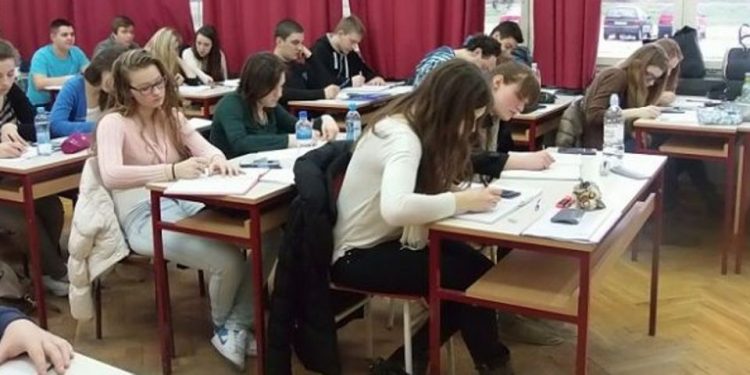 Nostalgji edhe për kohën e varfërisë! Fotografi të rralla nga shkollat e komunizmit në Shqipëri Nostalgji edhe për kohën e varfërisë! Fotografi të rralla nga shkollat e komunizmit në Shqipëri