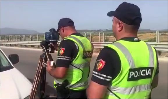 Një ditë pas aksidentit tragjik, policia e çuçave “kthehet në punë”: Vendosen 2668 gjoba dhe hiqen 66 leje drejtimi