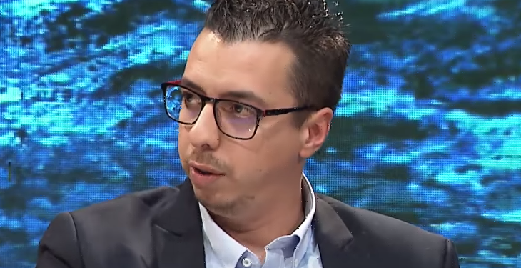 Pse Albin Kurti zgjodhi pantallonat e shkurtra në vend të të gjatave?! Pse Albin Kurti zgjodhi pantallonat e shkurtra në vend të të gjatave?!