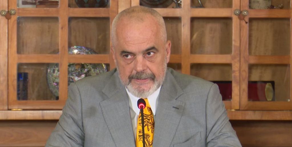 Rama thirrje bizneseve pa leje në bregdet: Largohuni vetë, në të kundërt ju largojmë me pahir Rama thirrje bizneseve pa leje në bregdet: Largohuni vetë, në të kundërt ju largojmë me pahir