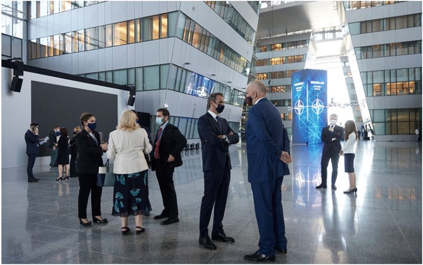 Mediat greke: Greqia dhe Shqipëria të gatshme për të shpejtuar procesin në Hagë për ndarjen e kufijve detare Mediat greke: Greqia dhe Shqipëria të gatshme për të shpejtuar procesin në Hagë për ndarjen e kufijve detare