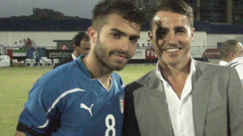 E trishtë/ Luan në ndeshjen përkujtimore për të vëllain, vdes në fushë futbollisti E trishtë/ Luan në ndeshjen përkujtimore për të vëllain, vdes në fushë futbollisti