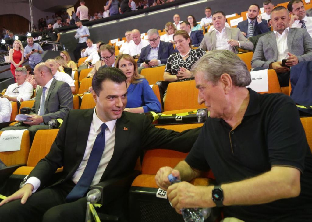 Kur gjeni turma të tilla që gëzojnë kur i fyeni! Lulzim Basha fituesi i humbjeve tallet me demokratët: Ngrijeni kokën se ne i kemi fituar zgjedhjet! Jam shpresa e vetme për shqiptarët Kur gjeni turma të tilla që gëzojnë kur i fyeni! Lulzim Basha fituesi i humbjeve tallet me demokratët: Ngrijeni kokën se ne i kemi fituar zgjedhjet! Jam shpresa e vetme për shqiptarët