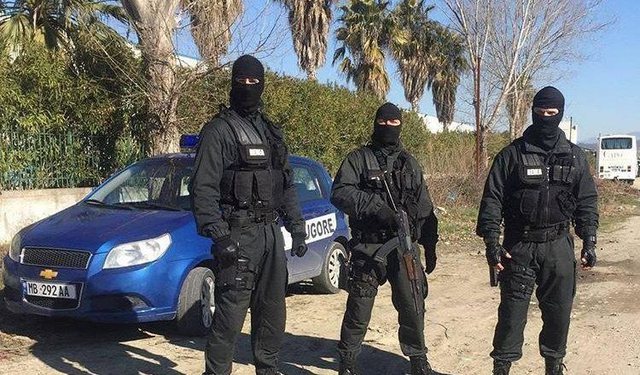 Nis fortuna! Pritet të finalizohet aksioni i fuqishëm: Kush janë 9 zyrtarët e lartë që do hetohen nga SPAK në Tiranë?! Bastisen gjatë natës banesat e emrave të njohur Nis fortuna! Pritet të finalizohet aksioni i fuqishëm: Kush janë 9 zyrtarët e lartë që do hetohen nga SPAK në Tiranë?! Bastisen gjatë natës banesat e emrave të njohur