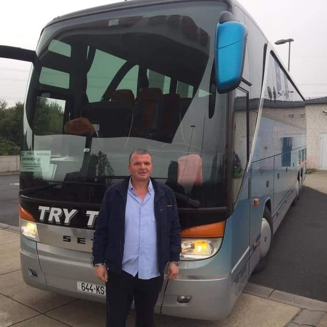 E la drejtimin e autobusit 30 minuta para se të ndodhte aksidenti tragjik: Ky është shoferi shqiptar që humbi sot jetën në Kroaci E la drejtimin e autobusit 30 minuta para se të ndodhte aksidenti tragjik: Ky është shoferi shqiptar që humbi sot jetën në Kroaci