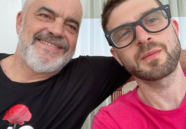 Djali i Soros pushime në Shqipëri, takohet me Ramën dhe poston pamjet nga Vlora Djali i Soros pushime në Shqipëri, takohet me Ramën dhe poston pamjet nga Vlora