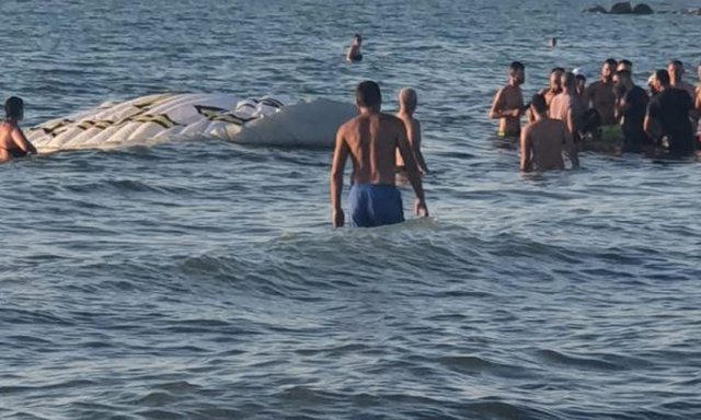 E pazakontë! Shihni çfarë ka ndodhur sot në plazhin e Qerretit, pushuesit vrapojnë me urgjencë në det E pazakontë! Shihni çfarë ka ndodhur sot në plazhin e Qerretit, pushuesit vrapojnë me urgjencë në det
