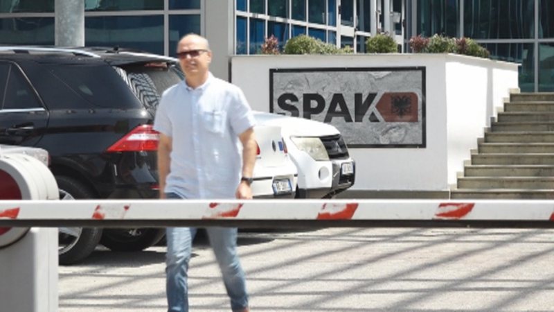 “Krimi ndikim në Fier”?! Petro Koçi në SPAK: Ja çfarë shkruan Zëri i Amerikës! “Krimi ndikim në Fier”?! Petro Koçi në SPAK: Ja çfarë shkruan Zëri i Amerikës!