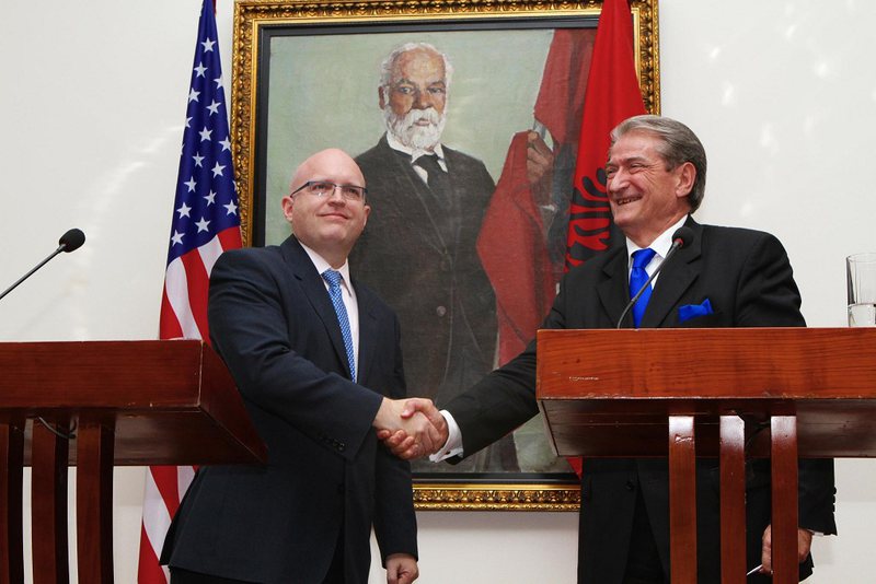 Uashingtoni lan duart me Berishën: Reeker e bën të qartë se s’do ketë tolerim për emrat “non grata”! Vendimi i DASH në fokus të takimeve