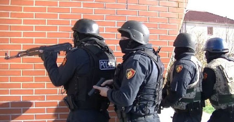 Operacion ndërkombëtar antidrogë në Shqipëri nga SPAK dhe Antimafia italiane! Lëshohen 38 urdhër-arreste: Në pranga edhe zyrtarë të shtetit
