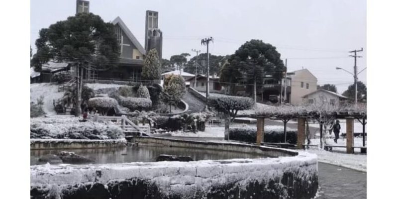 Jashtëzakonisht e rrallë! Çmendet ‘moti’, kjo nuk ka ndodhur për dekada të tëra në këtë vend Jashtëzakonisht e rrallë! Çmendet ‘moti’, kjo nuk ka ndodhur për dekada të tëra në këtë vend