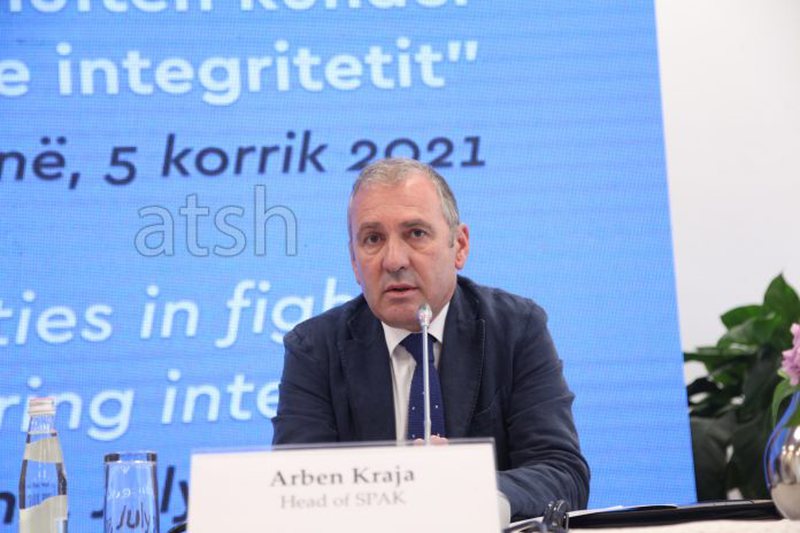 Kërcasin prangat për pushtetarët! Arben Kraja: Kemi shumë dosje për zyrtarët e lartë, shumë shpejt do të shihni rezultate konkrete Kërcasin prangat për pushtetarët! Arben Kraja: Kemi shumë dosje për zyrtarët e lartë, shumë shpejt do të shihni rezultate konkrete