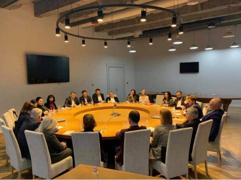 Qeveria e re: Disa ministra përgatiten për largime në shtator! Disa deputetë presin të futen në kabinet Qeveria e re: Disa ministra përgatiten për largime në shtator! Disa deputetë presin të futen në kabinet