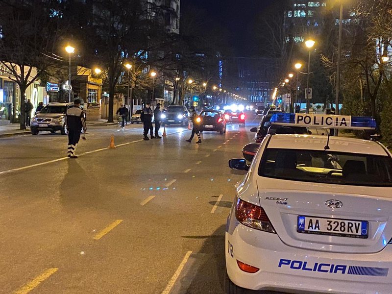 Vetëm 3 persona të shtruar në spitale, por vijon shtetrrethimi në Shqipëri! Varianti “Delta” alibia e radhës e Komitetit të Ekspertëve Vetëm 3 persona të shtruar në spitale, por vijon shtetrrethimi në Shqipëri! Varianti “Delta” alibia e radhës e Komitetit të Ekspertëve