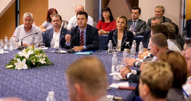 Plasin debatet në opozitë: LSI dhe aleatët i kërkojnë Bashës deputetë hua për të krijuar grupe parlamentare, demokratët dalin kundër Plasin debatet në opozitë: LSI dhe aleatët i kërkojnë Bashës deputetë hua për të krijuar grupe parlamentare, demokratët dalin kundër