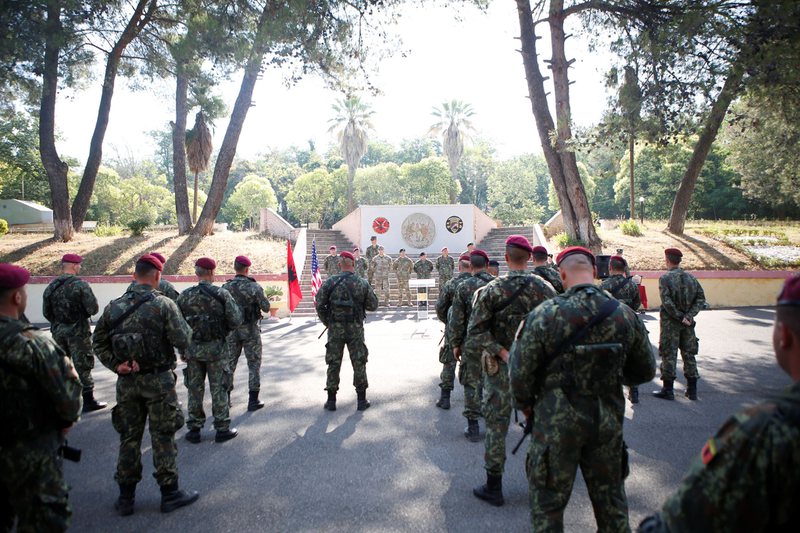 SHBA nuk tërheq trupat ushtarakë nga Shqipëria pas mbarimit të stërvitjes: Mesazh të qartë Moskës dhe emrave të lidhur me Rusinë SHBA nuk tërheq trupat ushtarakë nga Shqipëria pas mbarimit të stërvitjes: Mesazh të qartë Moskës dhe emrave të lidhur me Rusinë