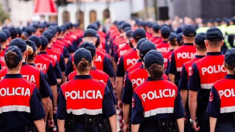 Përfundojnë në “tavën” e SPAK 4 ministra! Dy ministri të implikuara me miliardat e uniformave Përfundojnë në “tavën” e SPAK 4 ministra! Dy ministri të implikuara me miliardat e uniformave