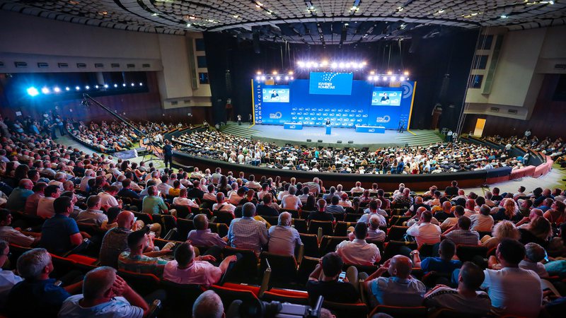 Përjashton mbesën e ish-kryeministrit, kreun e grupit të zjarrit të “21 Janarit”, Ristanin, Mal Berishën e Dollapin! Basha spastron Këshillin nga njerëzit e Berishës dhe e mbush me numërorët e tij Përjashton mbesën e ish-kryeministrit, kreun e grupit të zjarrit të “21 Janarit”, Ristanin, Mal Berishën e Dollapin! Basha spastron Këshillin nga njerëzit e Berishës dhe e mbush me numërorët e tij