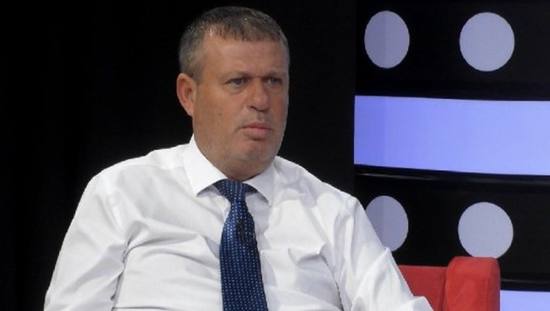 “Burgu është i keq”! Shkëlqim Hajdari paralajmëron ‘tërmet’ në politikën shqiptare: Por më mirë tani në verë, se qelia në dimër… “Burgu është i keq”! Shkëlqim Hajdari paralajmëron ‘tërmet’ në politikën shqiptare: Por më mirë tani në verë, se qelia në dimër…